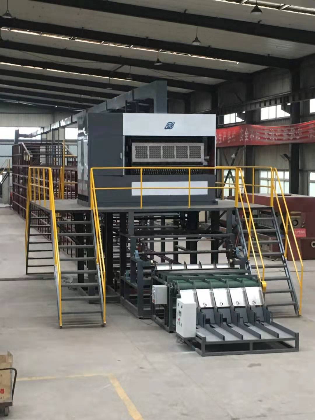 哈薩克斯坦環(huán)保節(jié)能蛋托生產(chǎn)線(xiàn)發(fā)貨現(xiàn)場(chǎng)